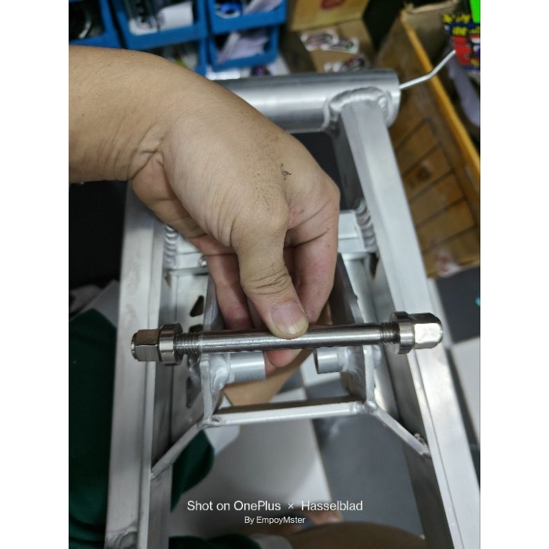 Swing arm to shock axle bolt. dual lock. cnc hand made bolts Shopee