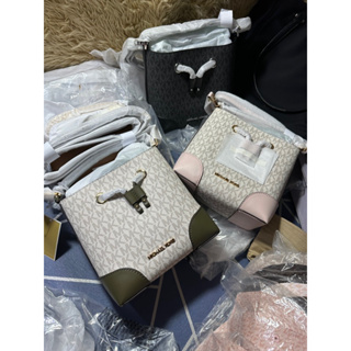 Michael Kors Suri Brown Black Signature Medium Bucket Messenger Bag 3D –  MERRIA