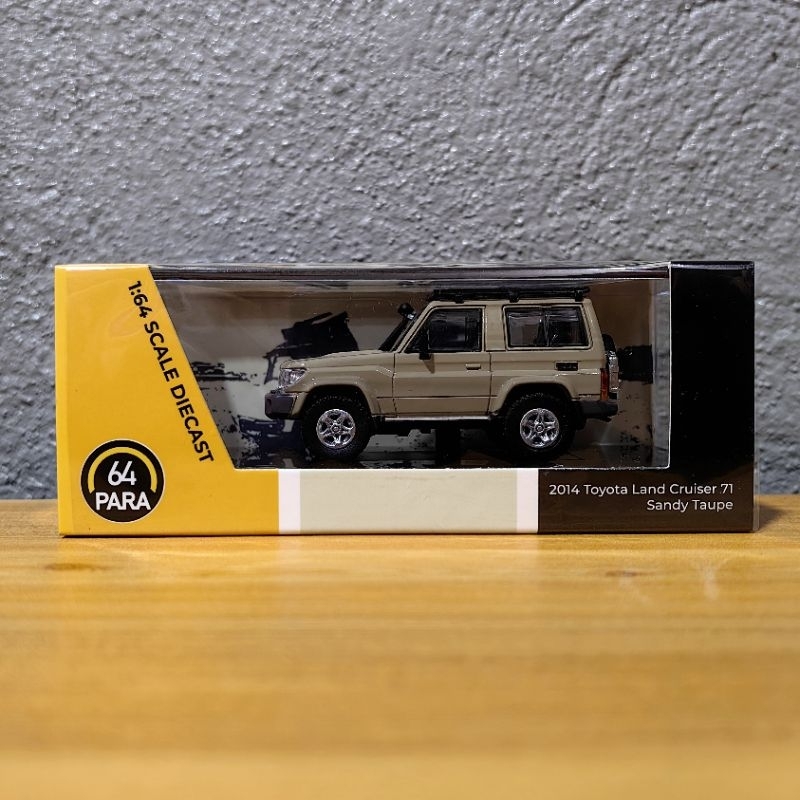 Toyota Land Cruiser LC71 2014 - Modèle Réduit 1:64 PARA64 - Sous Pression Avec Boîte Et Support