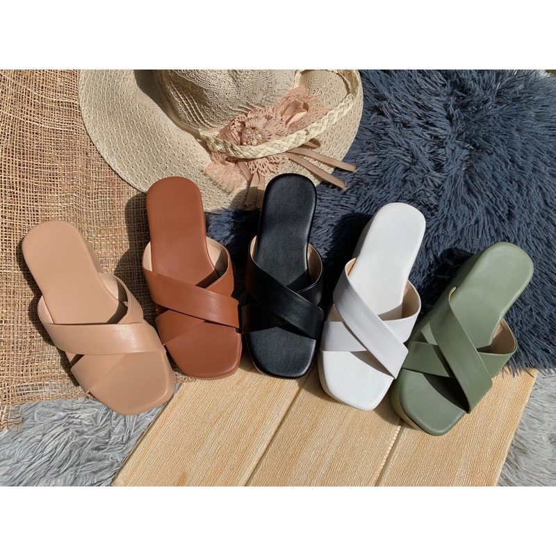 Yuna Grace 2-Inch Cross Toe Strap in Plain Leather with Square Toe ...