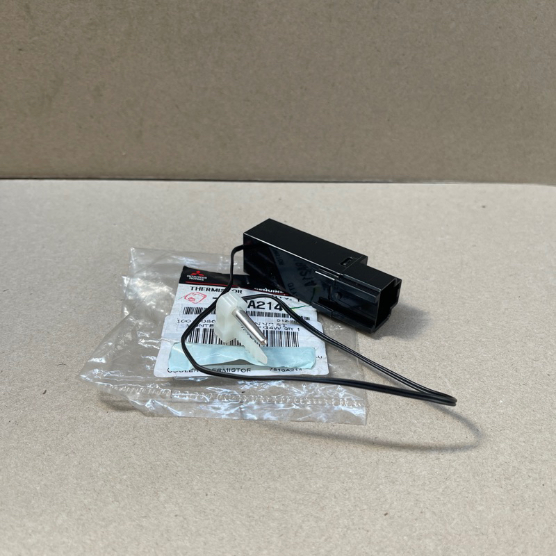 Mitsubishi Montero A/C Evaporator Thermistor (5 Pin) Genuine