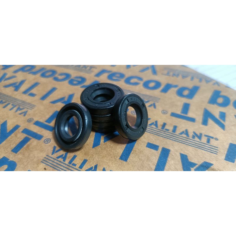 accelerator oil seal 20x4x10 all kinds of injection pump inline type ...