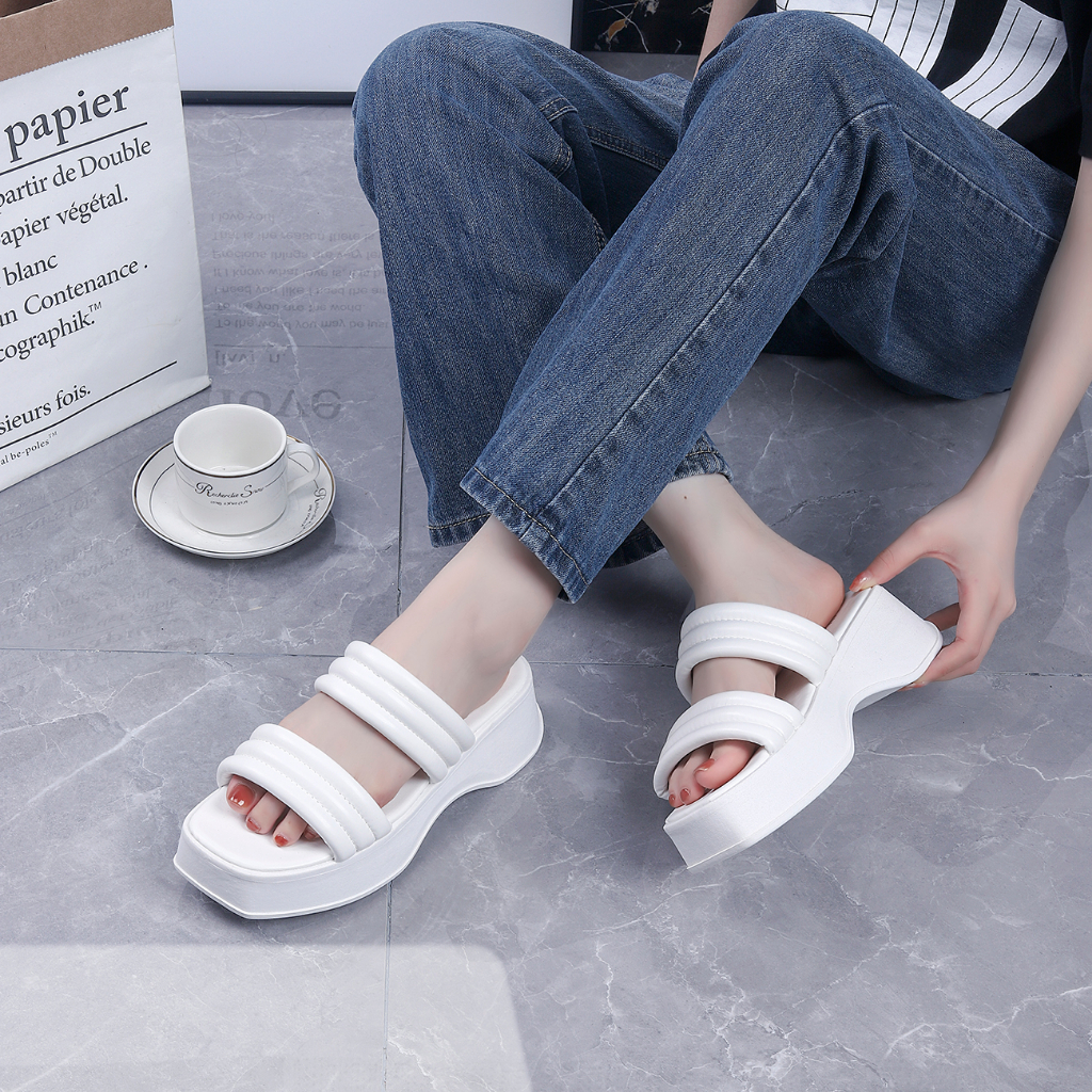 2023New Korean Summer fashion women high quality wedge slipper two