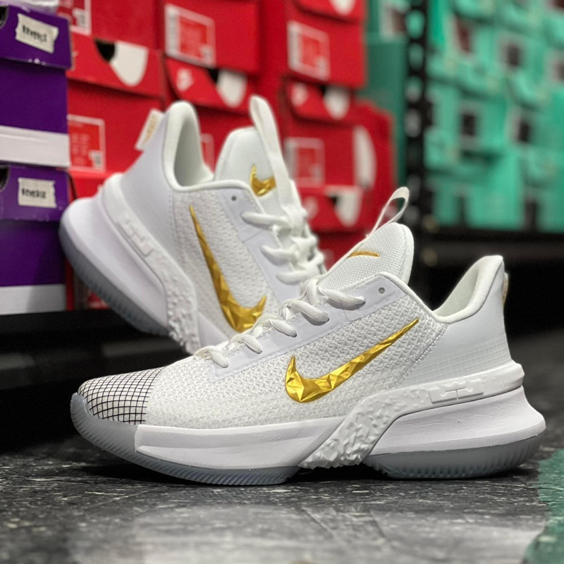 Lebron 13 outlet white and gold