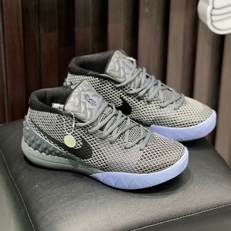 Kyrie shoes new clearance arrival