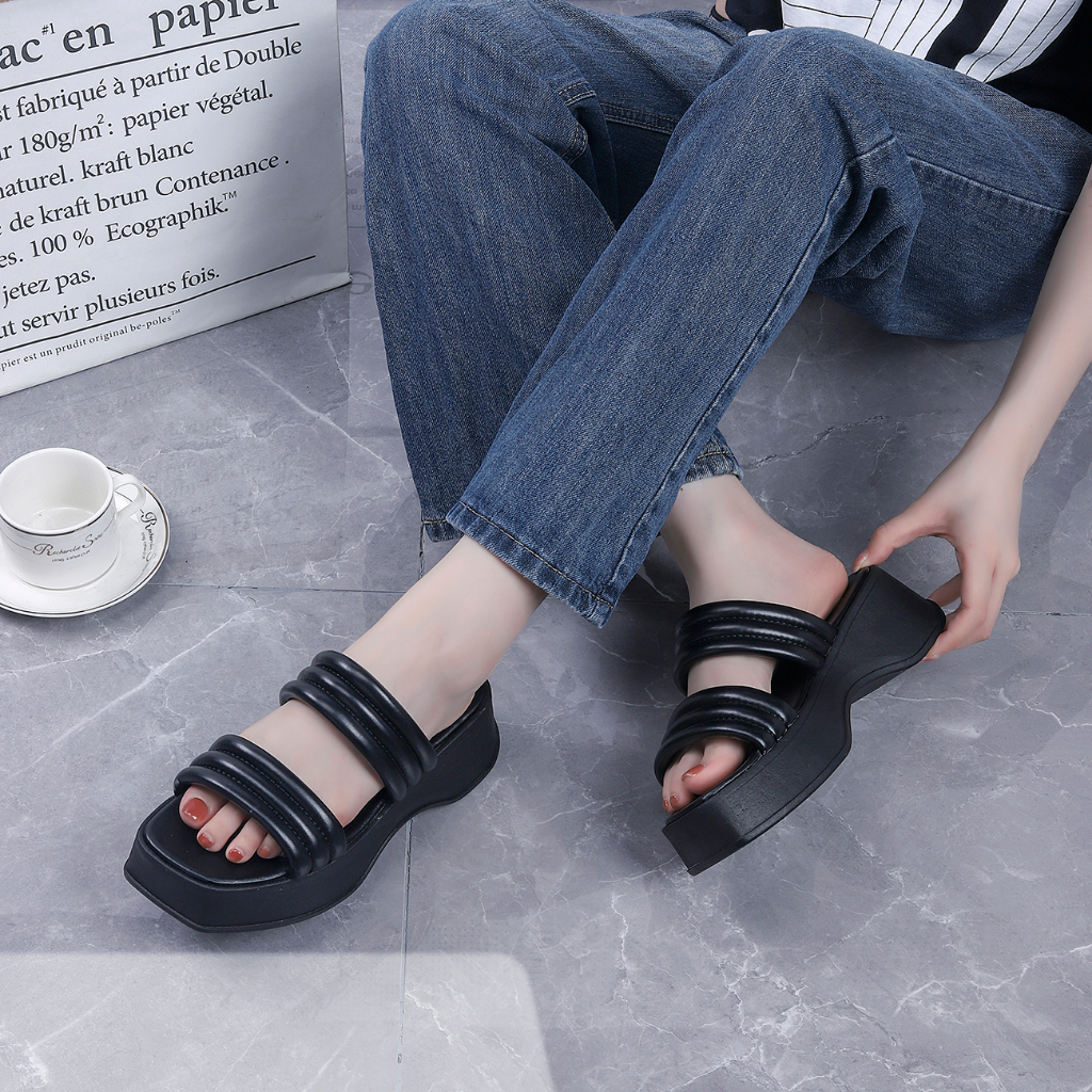 2023New Korean Summer fashion women high quality wedge slipper two