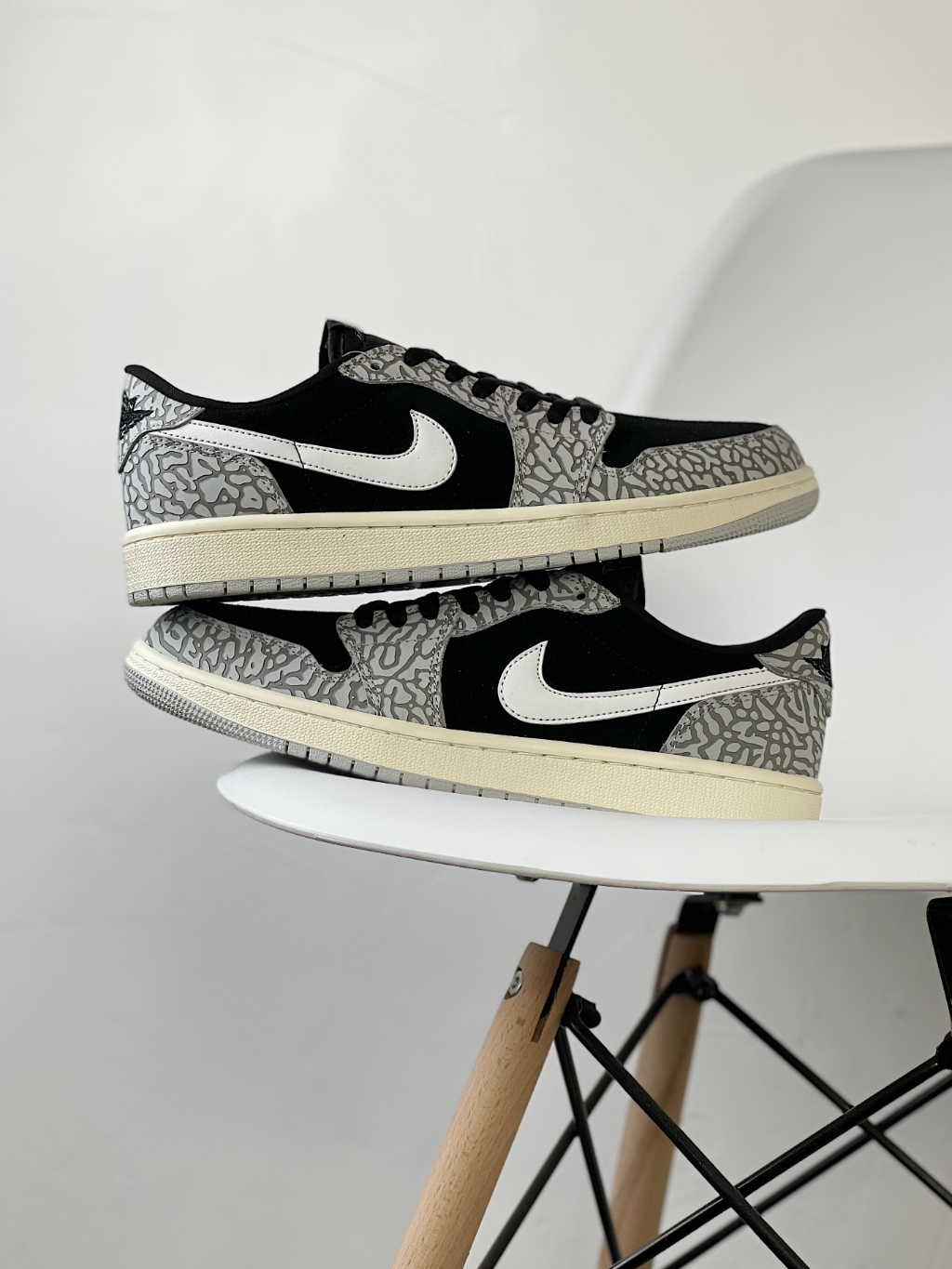 nike low cut sneakers