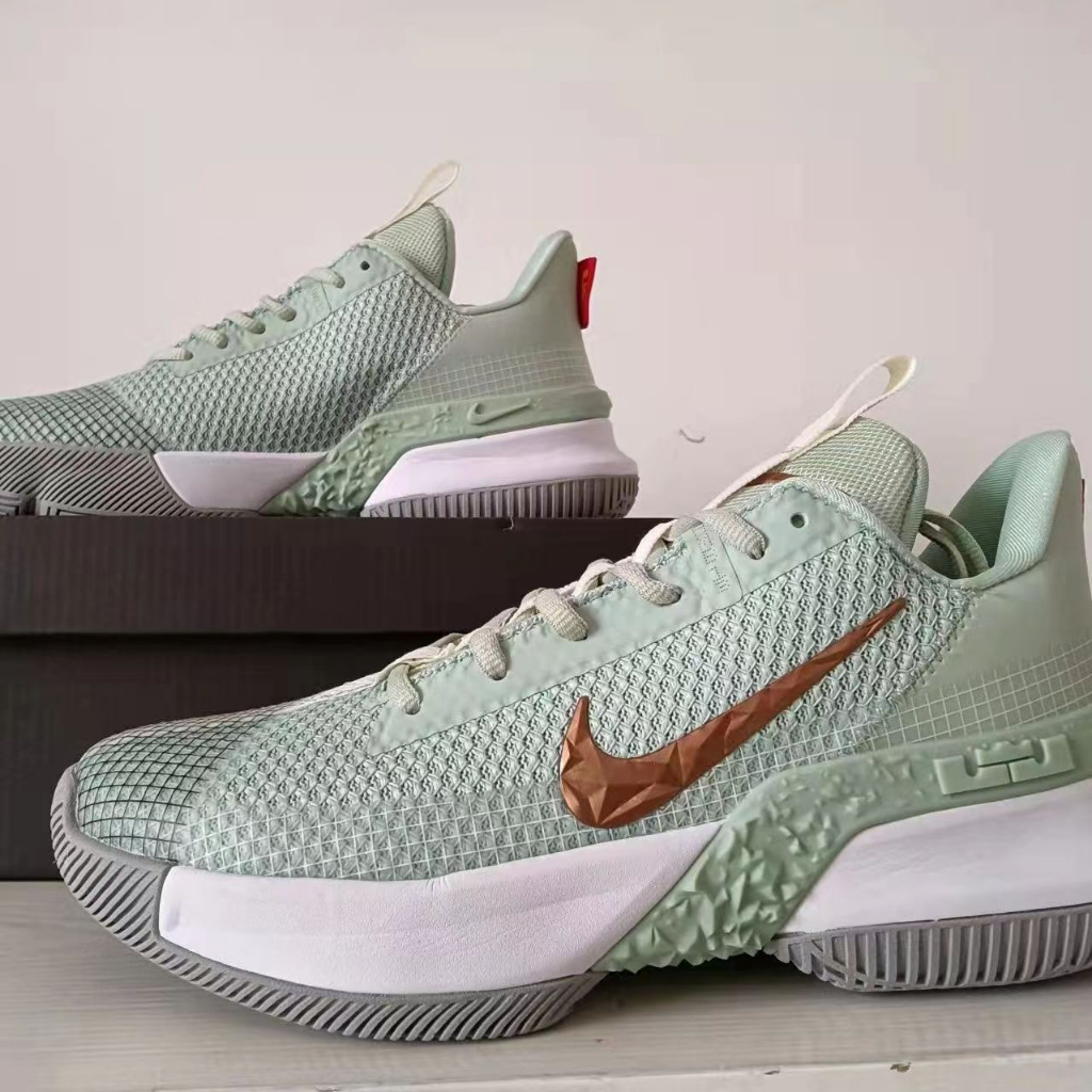 Ambassador 13 Spike Zoom EP empire jade lebron james Sports Rubber