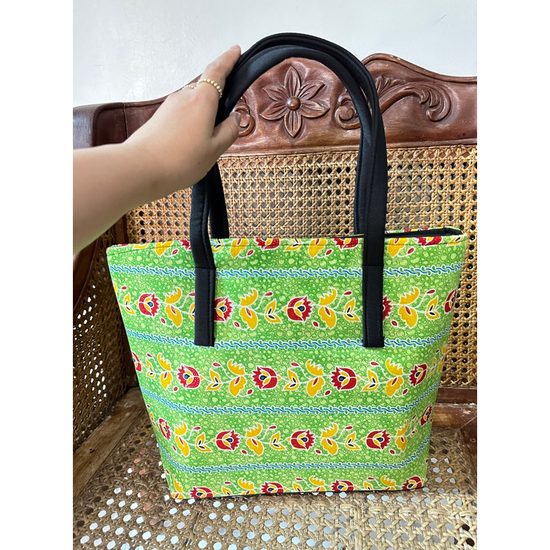 Hand tote online