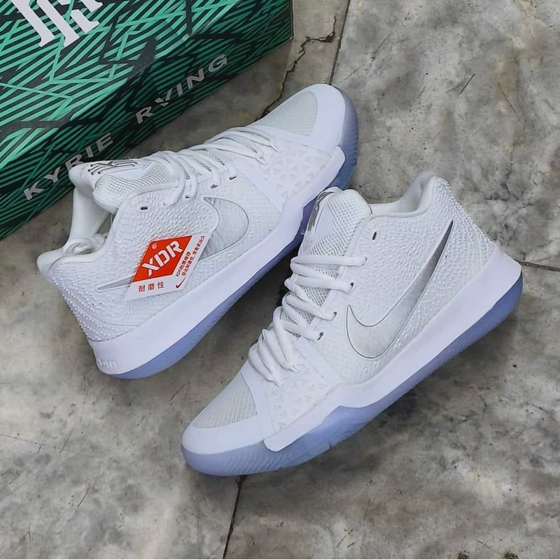 Kyrie 3 white and black best sale