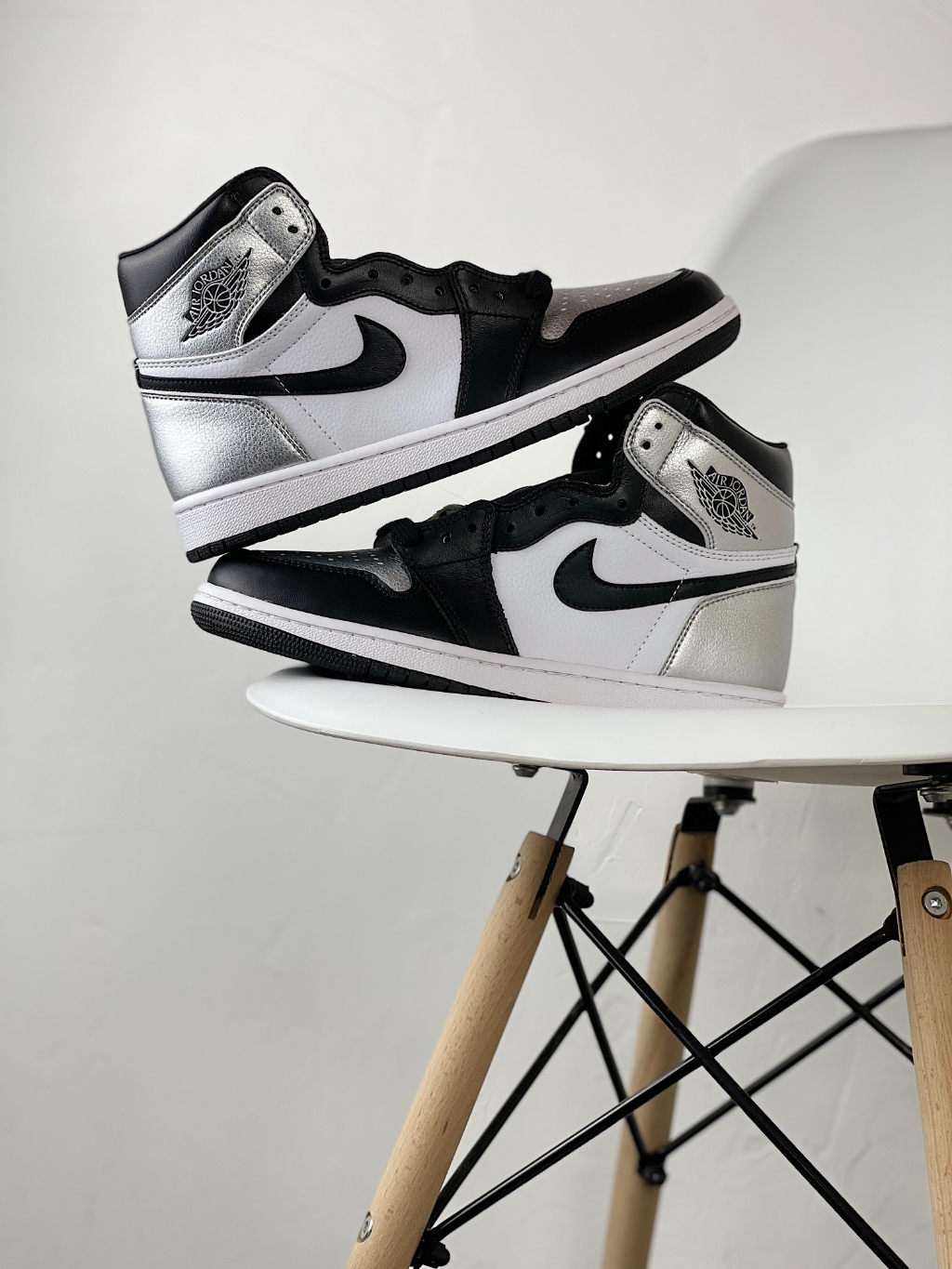 Nike Air Jordan 1 Metallic Silver High cut Basketball Shoes Casual Sneakers For Men Women