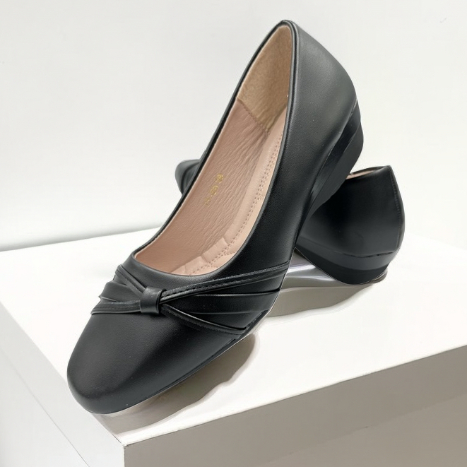 Ladies black leather flat best sale work shoes