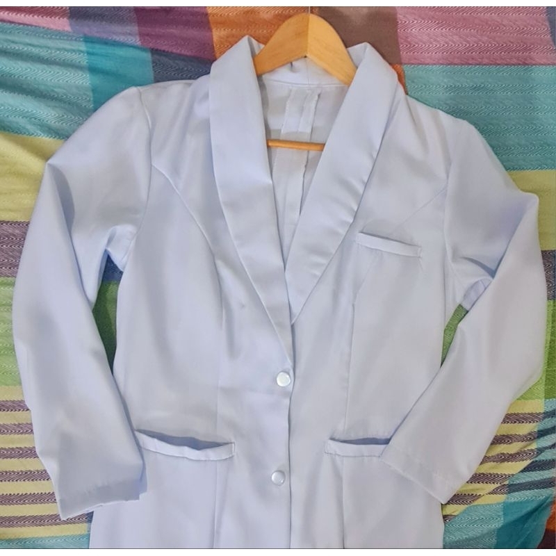 White blazer hot sale for doctor