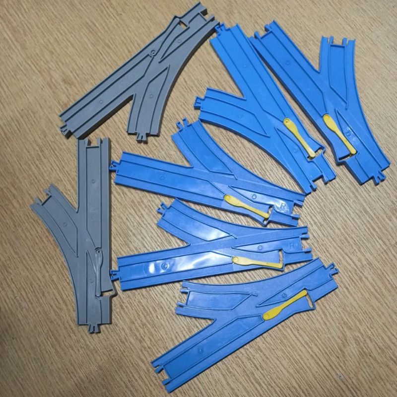 JAPAN TOMY PLARAIL THOMAS TRAIN RAIL PARTS- R-11 TURN OUT RAIL Japan ...