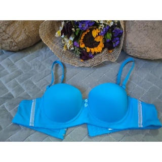 Push up Triumph bra strapless with wire on hand sizes 34,36,38,40 cap A and  B