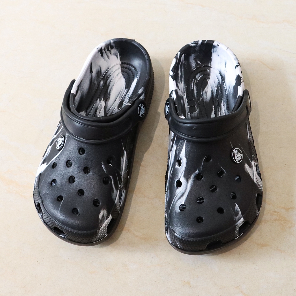 Crocs Unisex Clogs: Modern Camouflage Design - Breathable, Comfortable ...