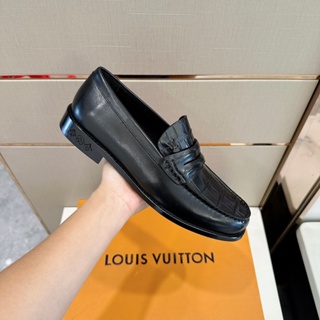 Shop Louis Vuitton 2022-23FW Loafers Plain Leather Logo Loafers & Slip-ons  (1AAN6T) by OceanPalace