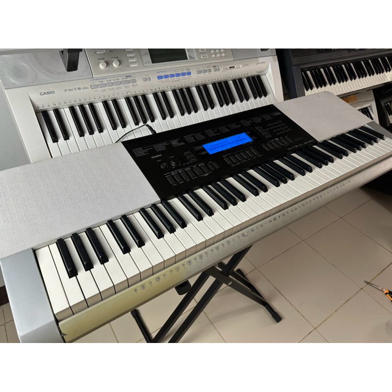 Casio WK220 Piano Keyboard Organ 76 Semi Weighted Keys Touch Response