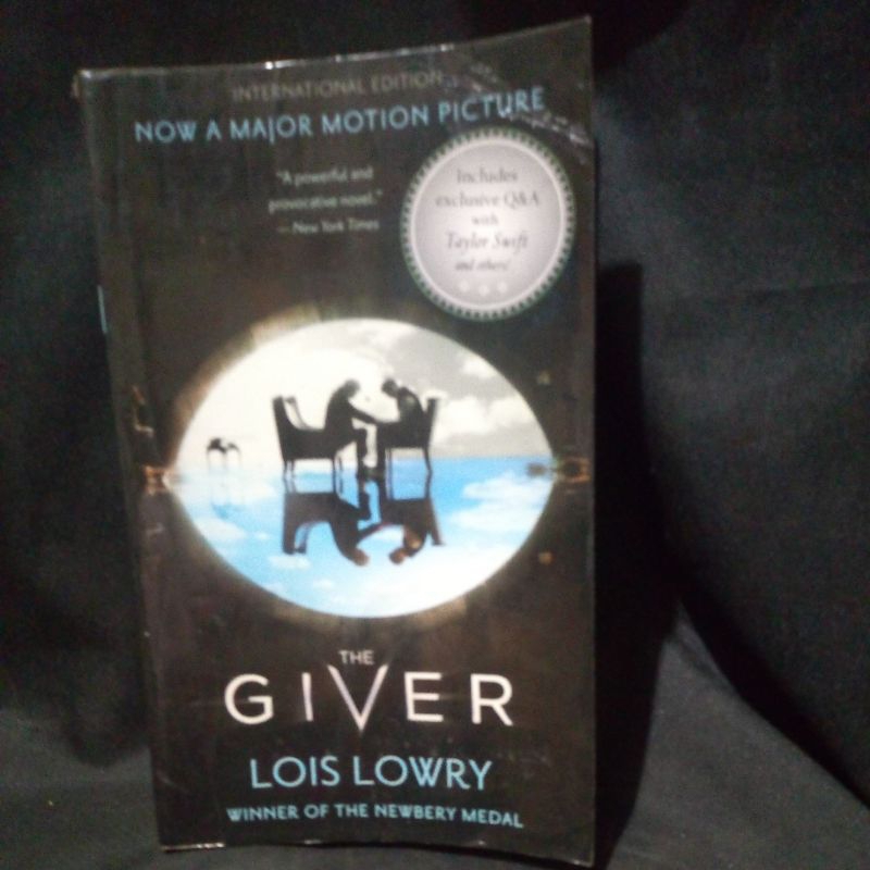 The Giver: Lois Lowry | Shopee Philippines
