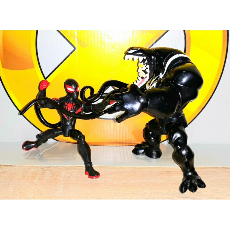 Disney toybox Venom and Miles Morales 4 inch scale action figure