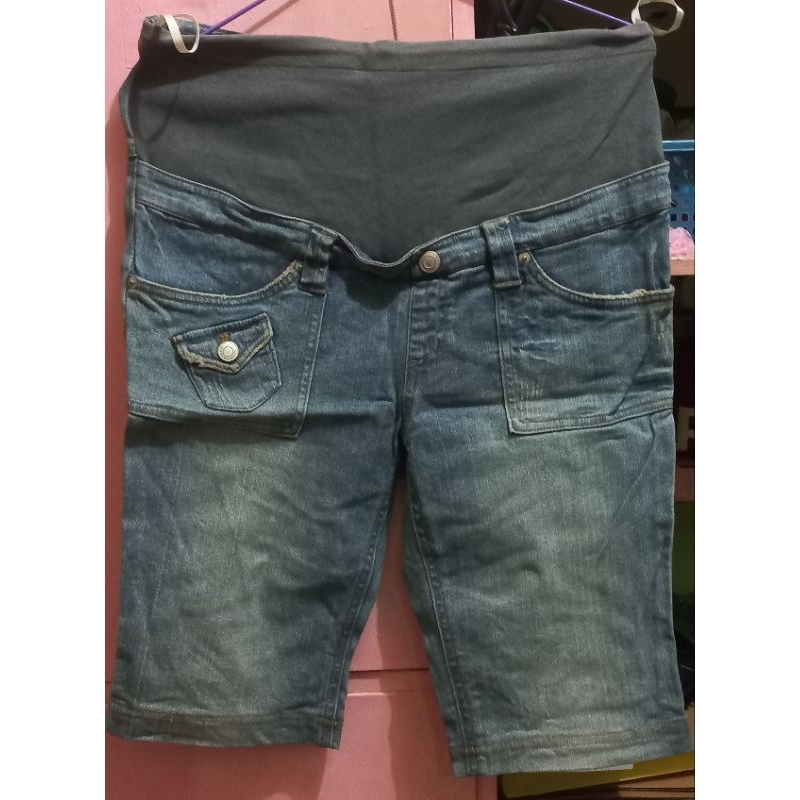 Maternity denim Shorts, medium to large, PreLoved, looks better when ironed, good buy Shopee