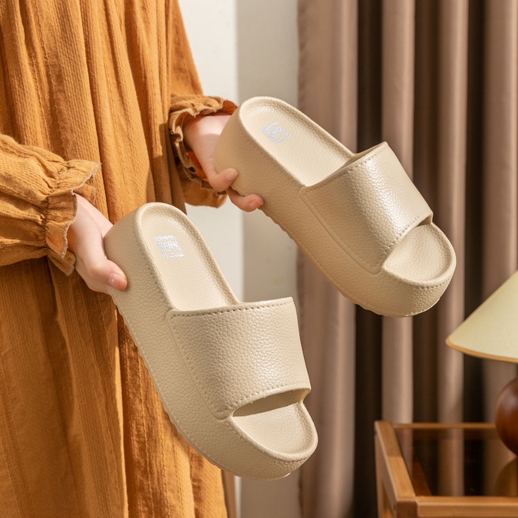 Fashion rubber slippers deals