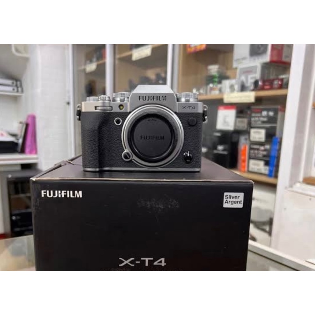 Brand New Fujifilm XT4 Mirrorless Digital Camera (with 1855mm Lens