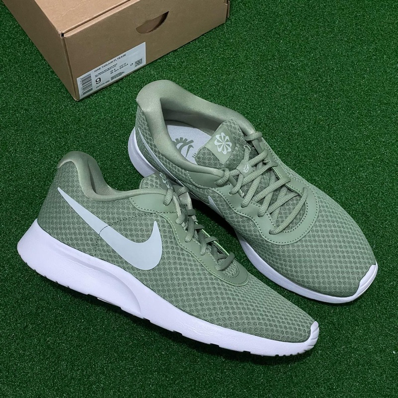 Nike best sale tanjun olive