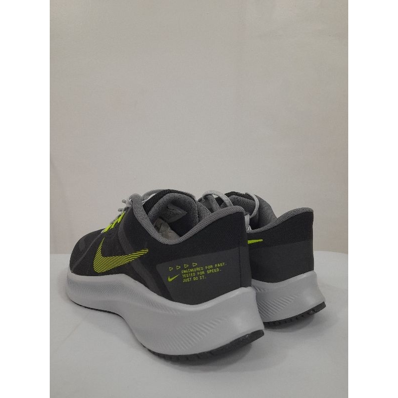 Nike quest best sale black volt