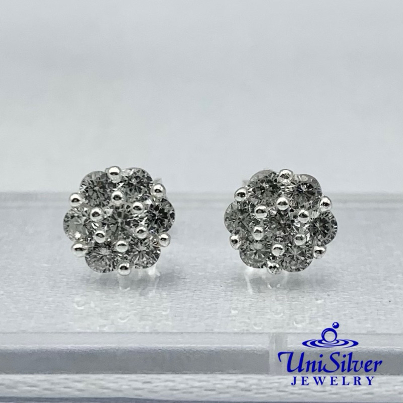 0.55 ct Round Cut Cubic Zirconia Stud Earrings in Screw Back