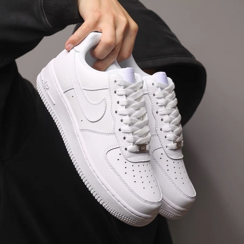 all white nike casual shoes