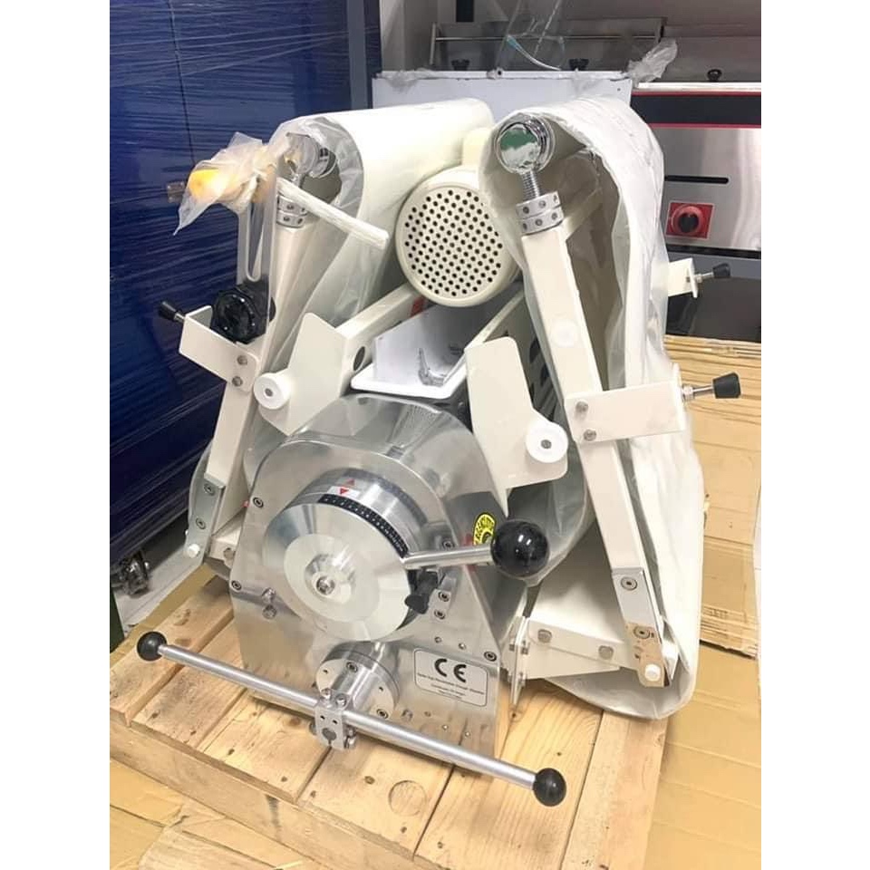 Brand new heavy duty food processor 𝗗𝗢𝗨𝗚𝗛 𝗦𝗛𝗘𝗘𝗧𝗘𝗥 (𝗧𝗔𝗕𝗟𝗘𝗧𝗢𝗣) Fully