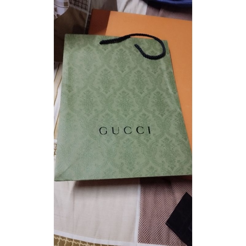 preloved Gucci jewelry enclosures box with dustbag 8.5x8.5x4cm