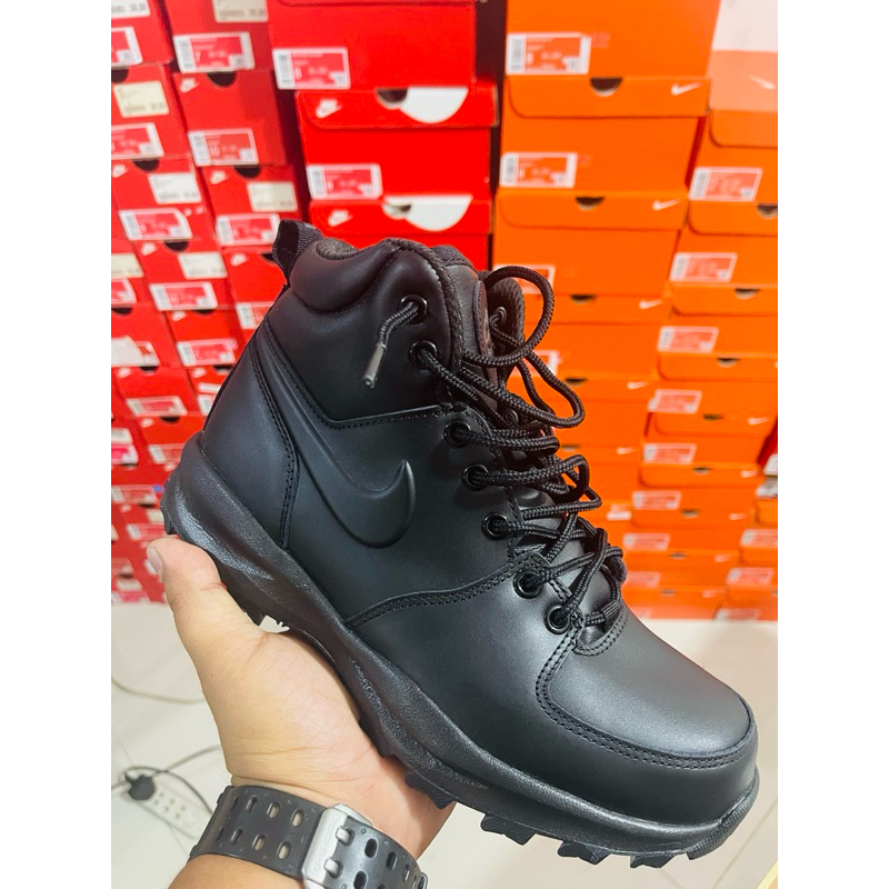 Nike manoa leather black best sale