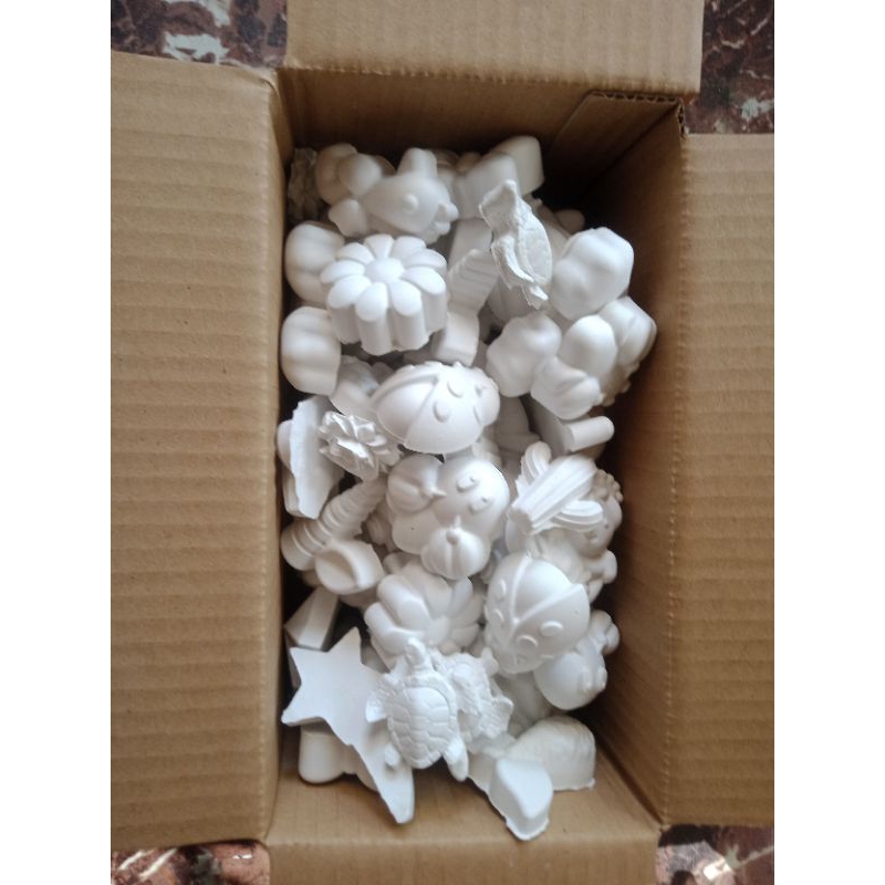 60 pcs (5 letters + 55 pcs Assorted Plaster of Paris Figurines