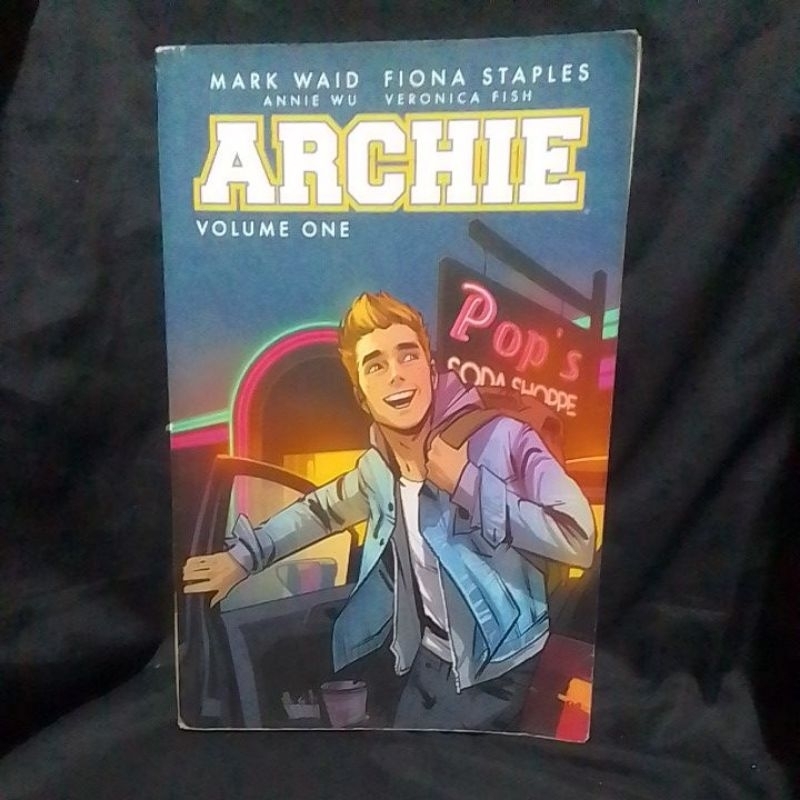 Archie Volume One: Mark Waid, Fiona Staples, Annie Wu, Veronica Fish ...