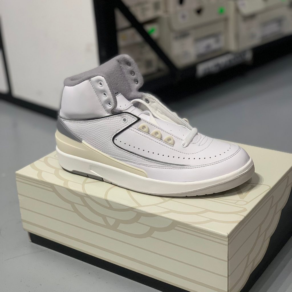 ORIGINAL AJ2 NEUTRAL GREY MEN SNEAKERS | DR8884-100 | Shopee Philippines