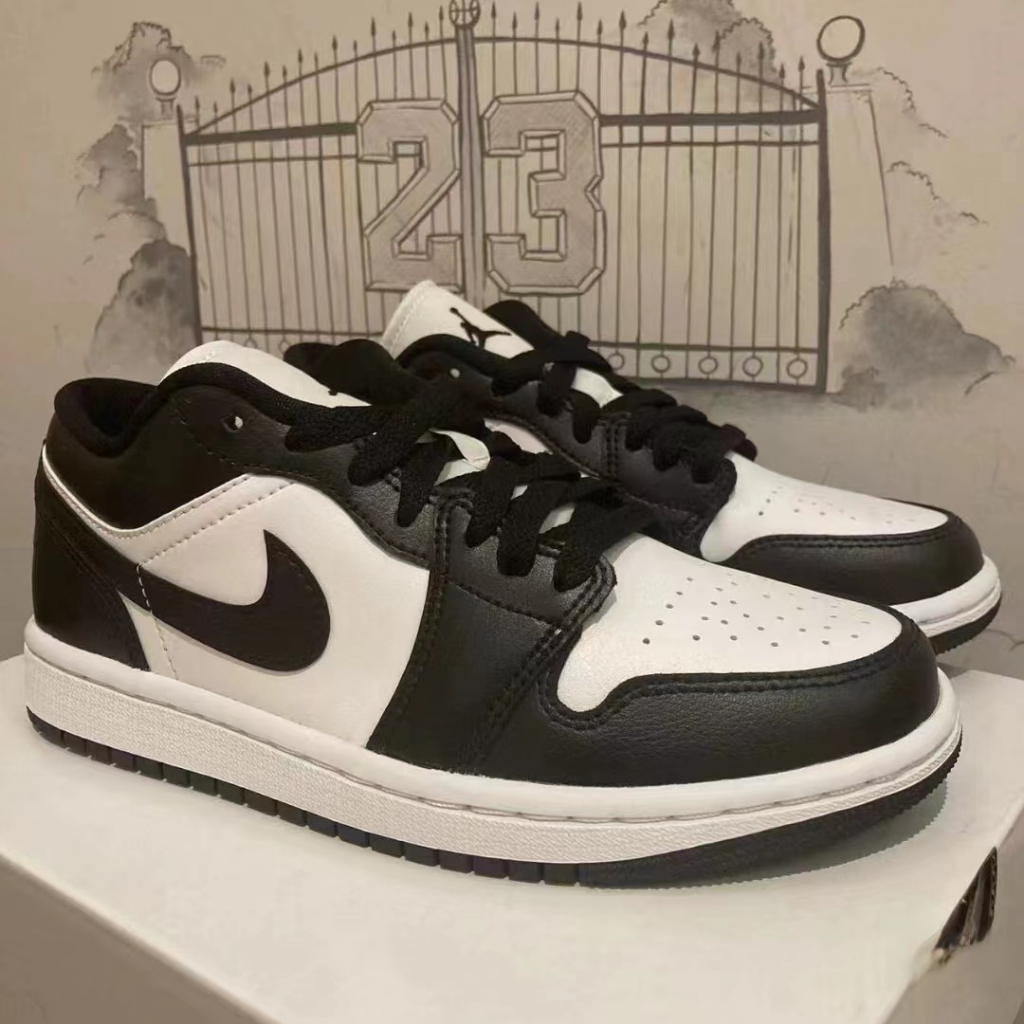 all white nike casual shoes