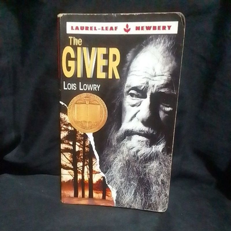 The Giver: Lois Lowry | Shopee Philippines