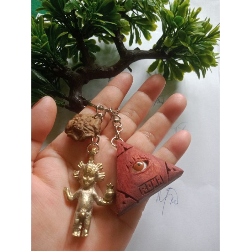 Keychain 3-in-1 Santo niño medium and trespiko dignum pula and gumamela ...