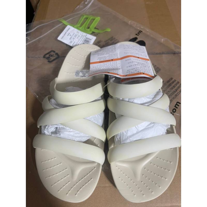 ONSALE strappy sandals crocs With FACTORY DEFECTS no change no return ...