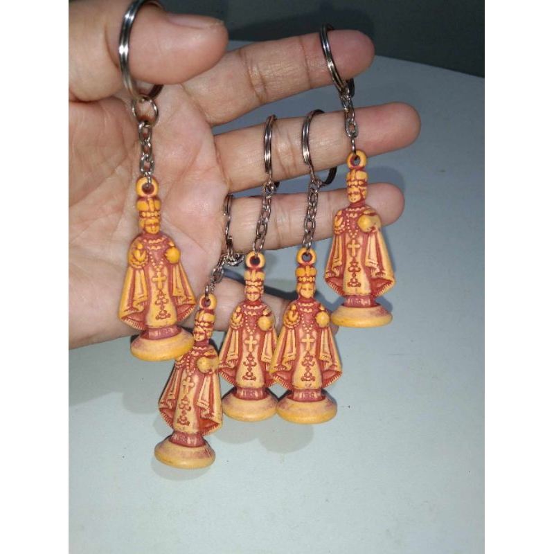 Keychain Sto.niño wood finish 10pcs,5pcs,2pcs | Shopee Philippines