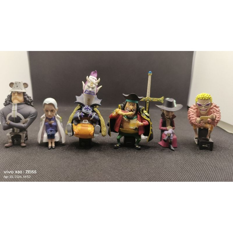 Bandai WCF one piece warlords set of 6 mihawk, moria, Kuma, black beard ...