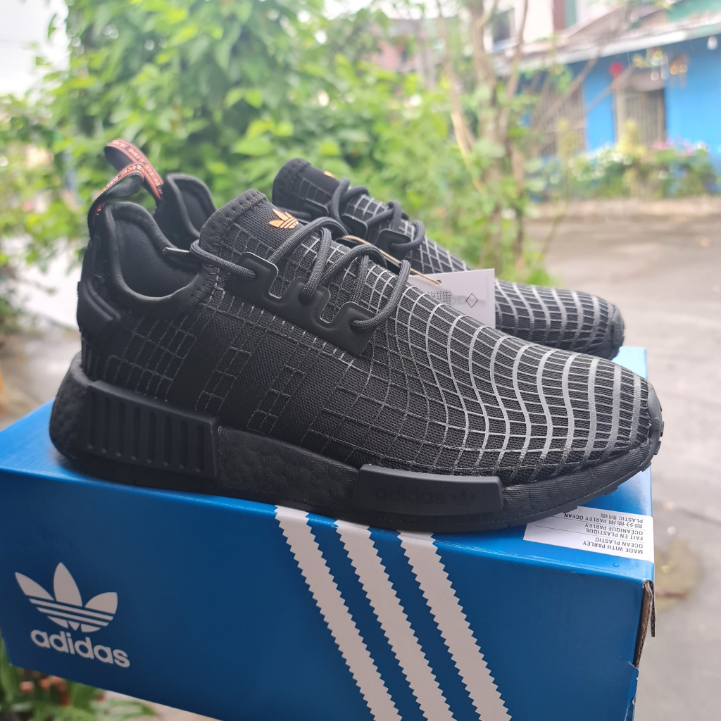 Adidas nmd r1 triple black clearance philippines