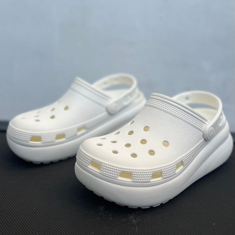 Crocs Junior Classic Crocs Cutie Chunky Clog in White Size J3 Kids ...