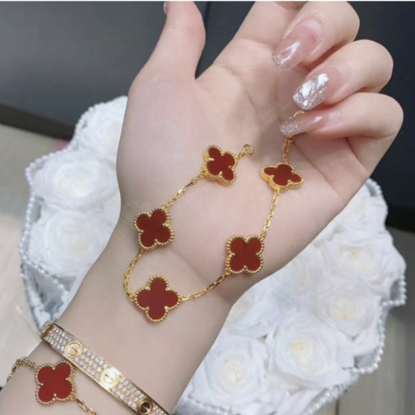 Rose gold four-leaf clover hand chain Van Cleef & Arpels buy