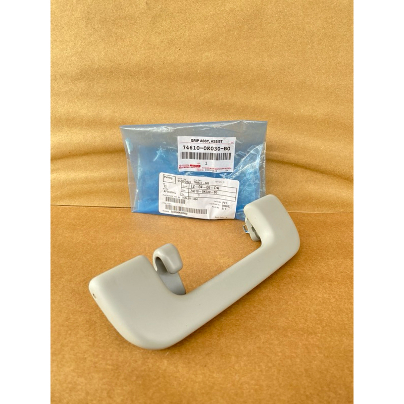 [2016 2020] Toyota Innova and Fortuner Grab Handle REAR Toyota Auto Parts 746100K030B0