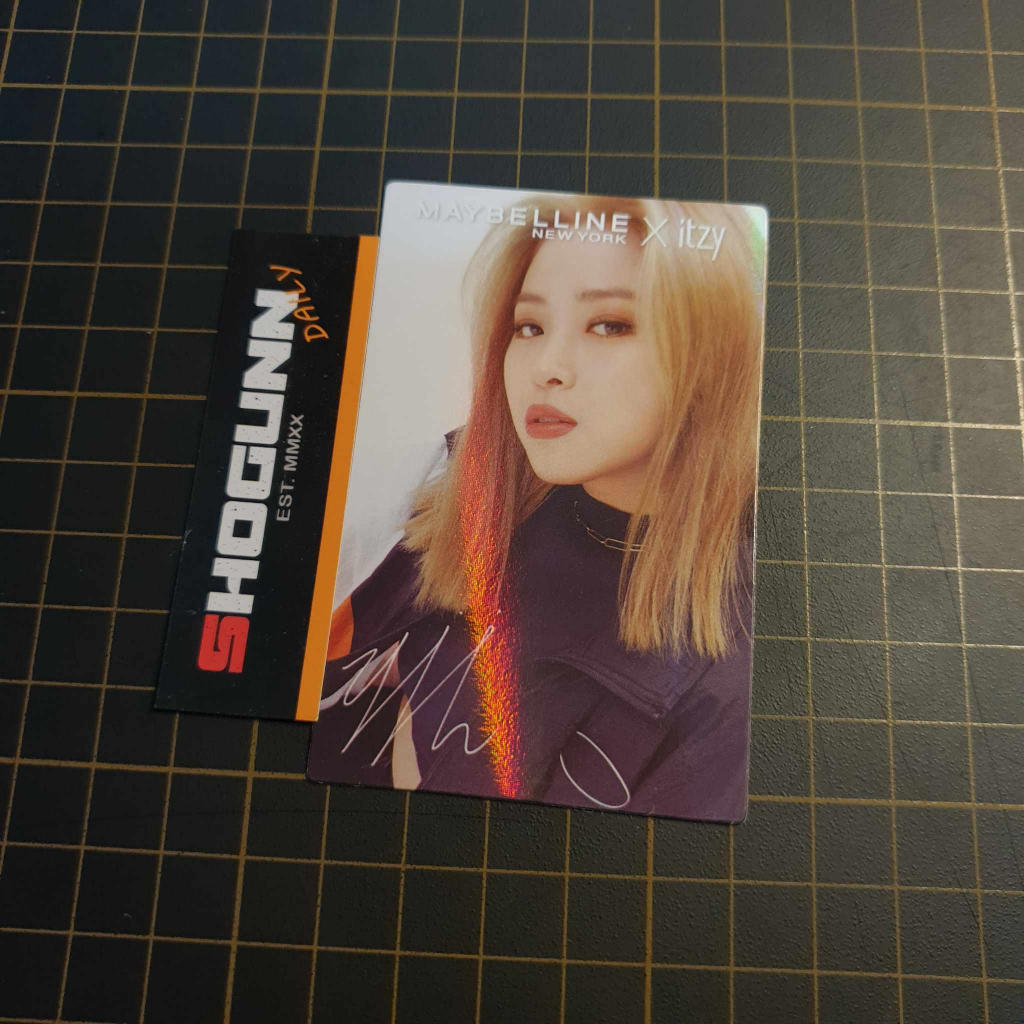 ITZY RYUJIN "MAYBELLINE PRESS PLAY" Official PHOTOCARD Free Top Loader SHOGUNNDAILY