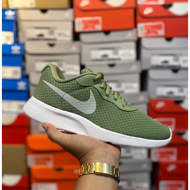 Nike tanjun hot sale army green