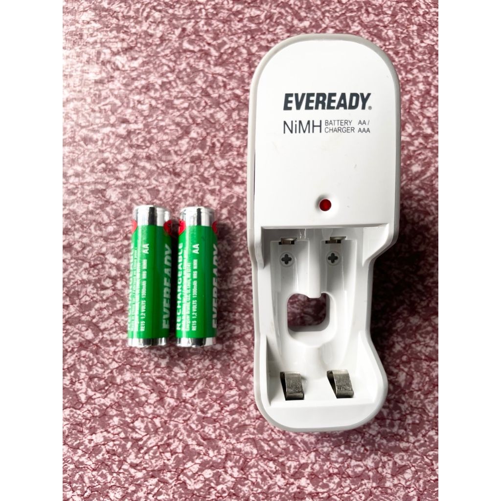 USED Eveready Battery Charger for NiMH AA / AAA Rechargeable Batteries